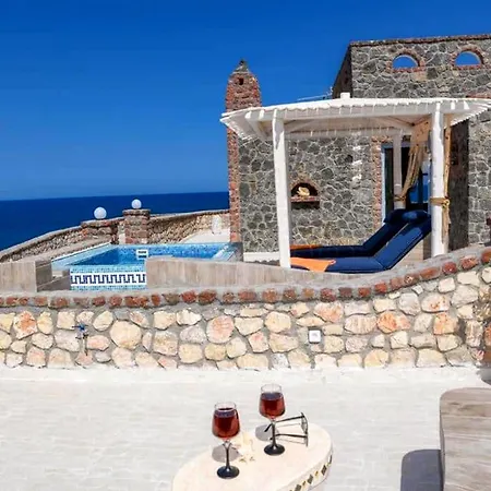 Beachfront Santorini Vourvoúlos