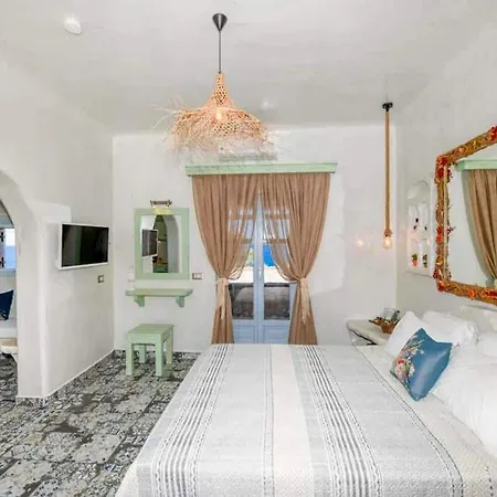Вилла Beachfront Santorini Vourvoulos