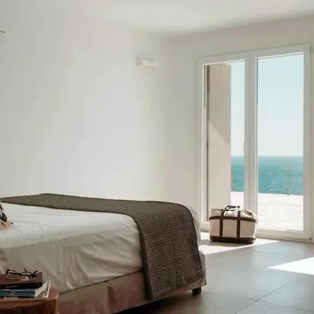 Beachfront Santorini Вилла *