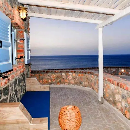 Vila Beachfront Santorini *